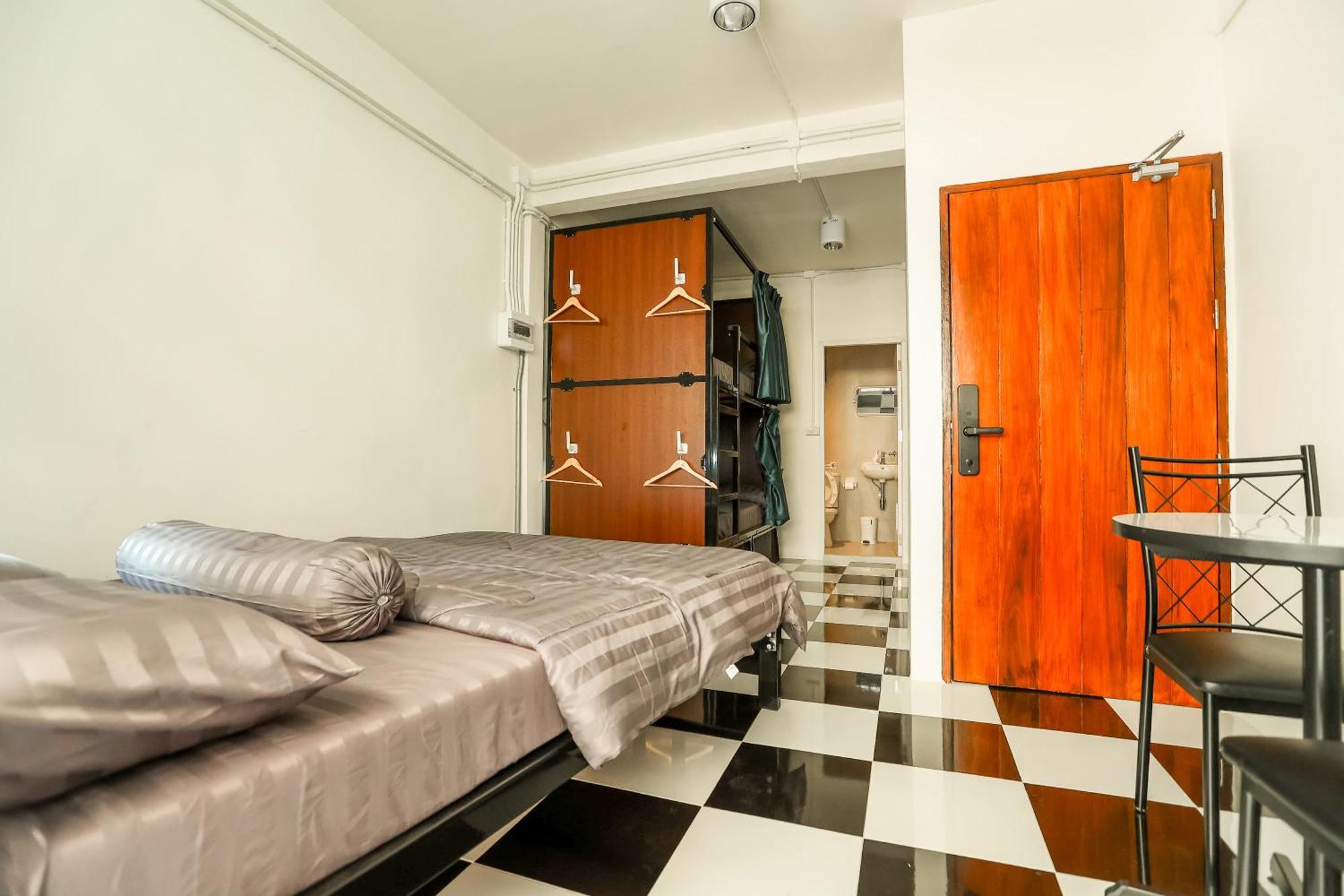 Noir Cafe And Hostel Chinatown Бангкок Екстер'єр фото
